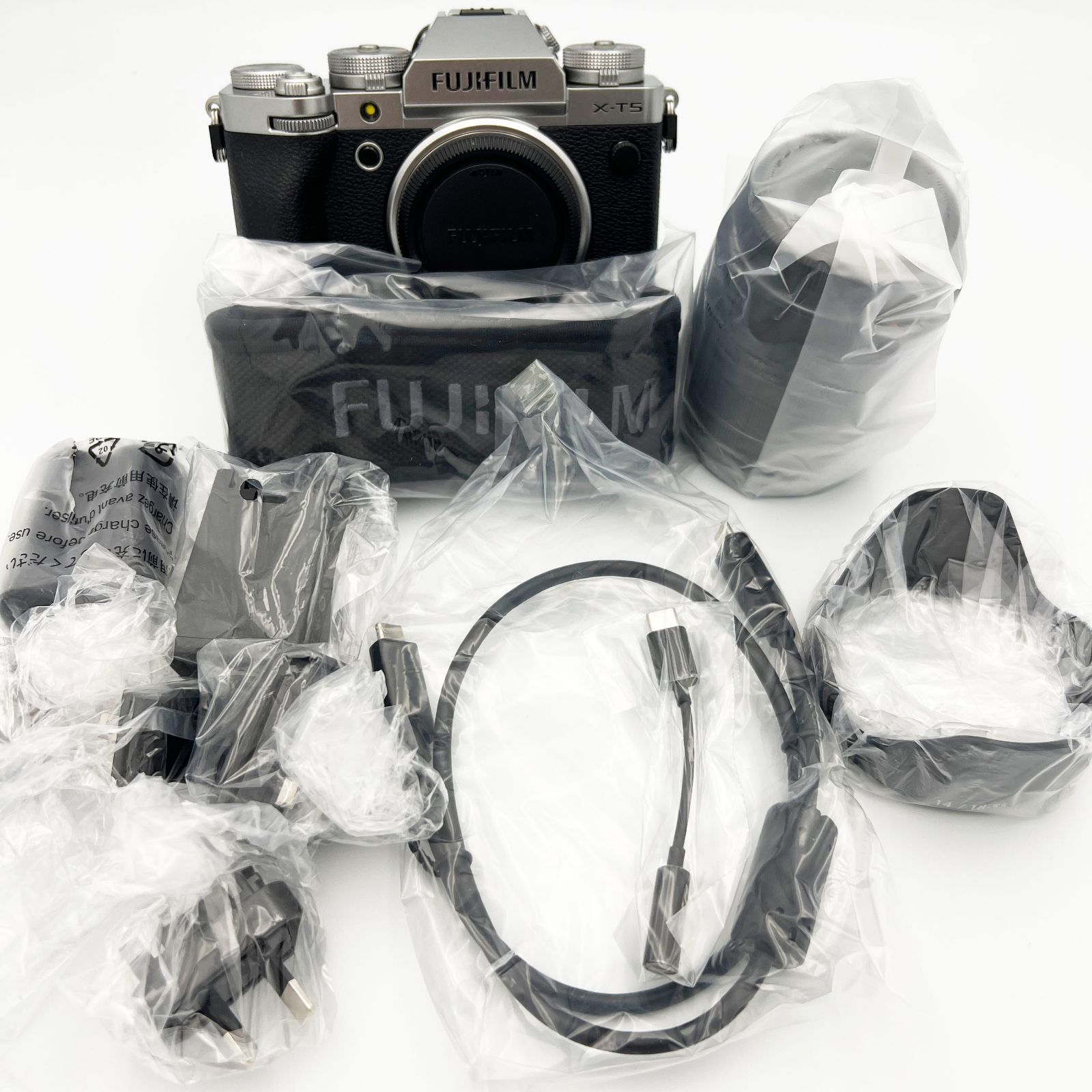 新品・未使用】FUJIFILM 富士フイルム ミラーレス一眼カメラ X-T5 XF18 