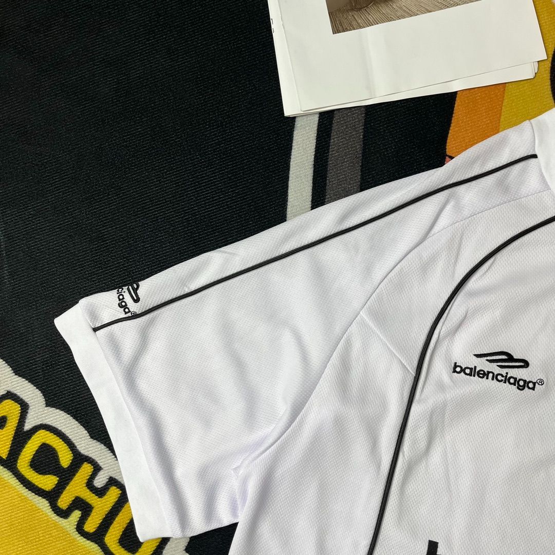 バレンシアガ　サッカー　Tシャツ 2025年最新】Balenciaga tシャツ サッカーの人気アイテム - メルカリ
