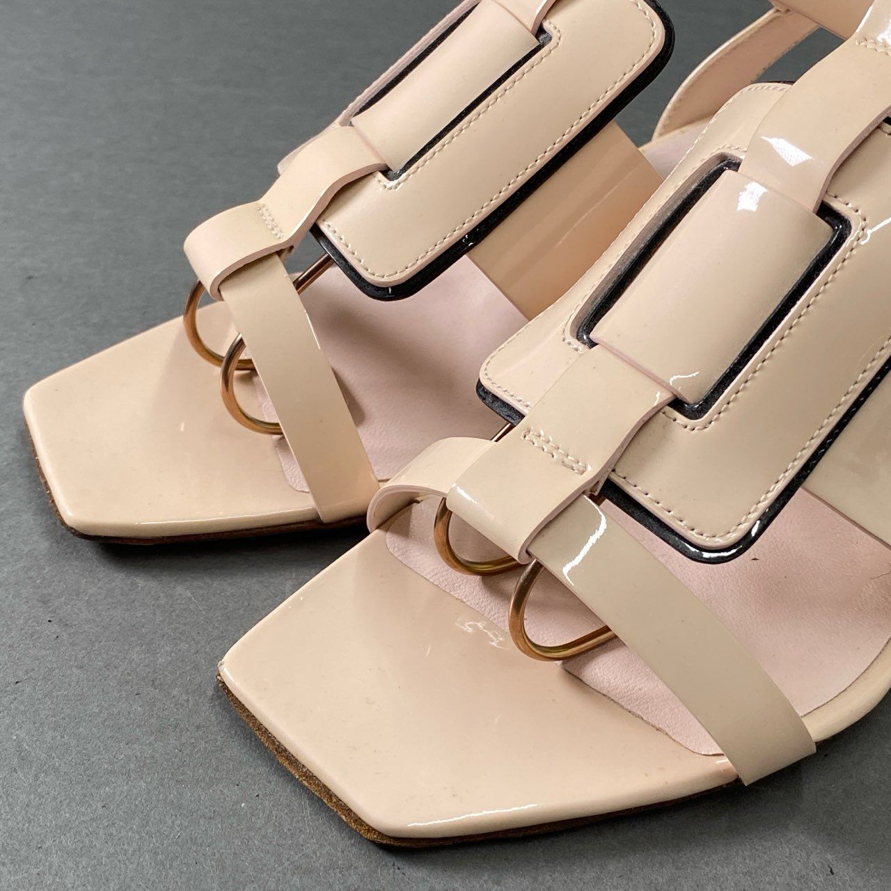 4f20 Roger Vivier ロジェヴィヴィエ ベルヴィヴィエ バックル