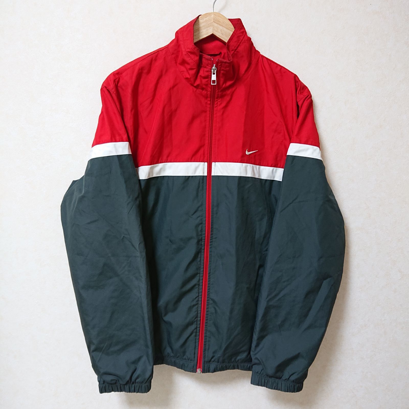 新品nike ナイキ ナイロンジャケット アウターウインドブレーカー M レッド