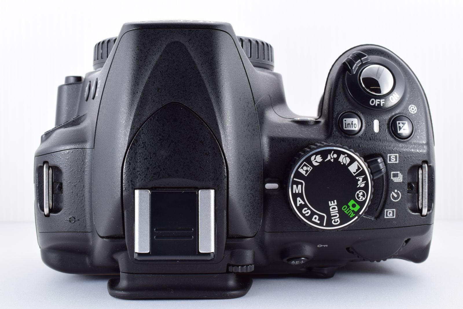 ☆訳アリ、美品☆ニコン NIKON D3100 ボディ『シャッター数235回』 実用美