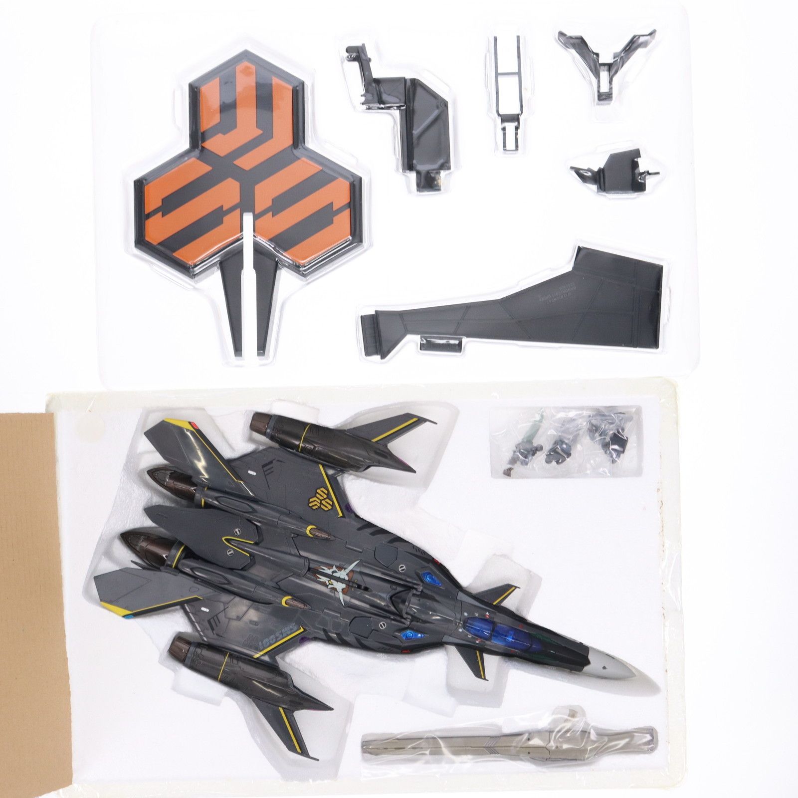 送料込 DX超合金 マクロス30 デュランダルバルキリー オズマ・リー機 Amazon.co.jp: TAMASHII NATIONS DX超合金 YF-29デュランダル