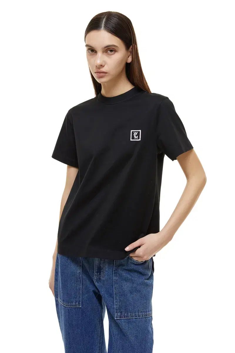 確立された ウー ヨンミ コットン 後ろロゴ スリム Tシャツ 黒