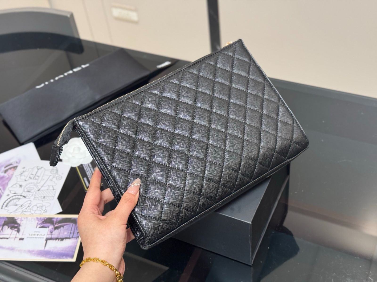 ハンドルがお洒落でエレガントな♪【CHANEL】25P ハンドバッグ 今日特価】Chanel 25P ブラックゴールド ハンドルバッグ！国内