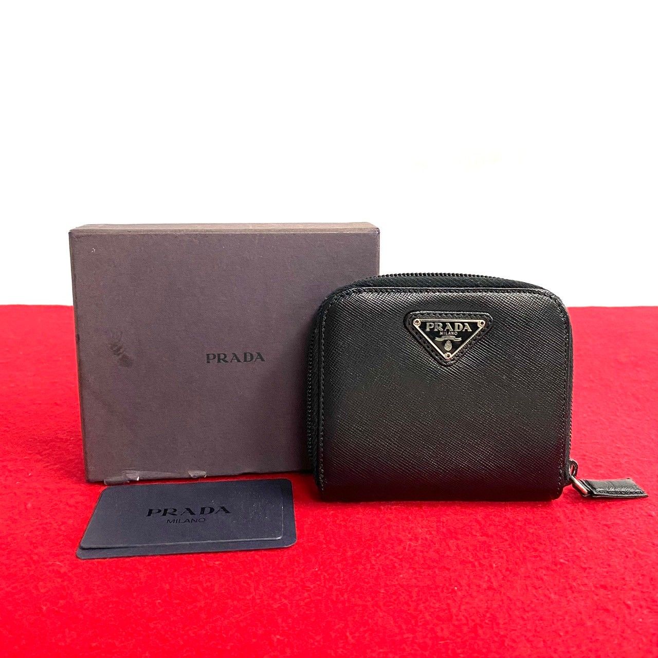 ほぼ未使用 保存箱付 PRADA プラダ 三角ロゴ 金具 サフィアーノ レザー ラウンドファスナー 二つ折り 財布 ミニ ウォレット ブラック  78246 - メルカリ