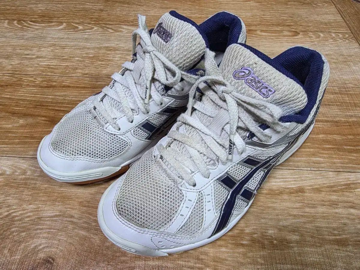 アシックス ローテ リーブレ 白男 235