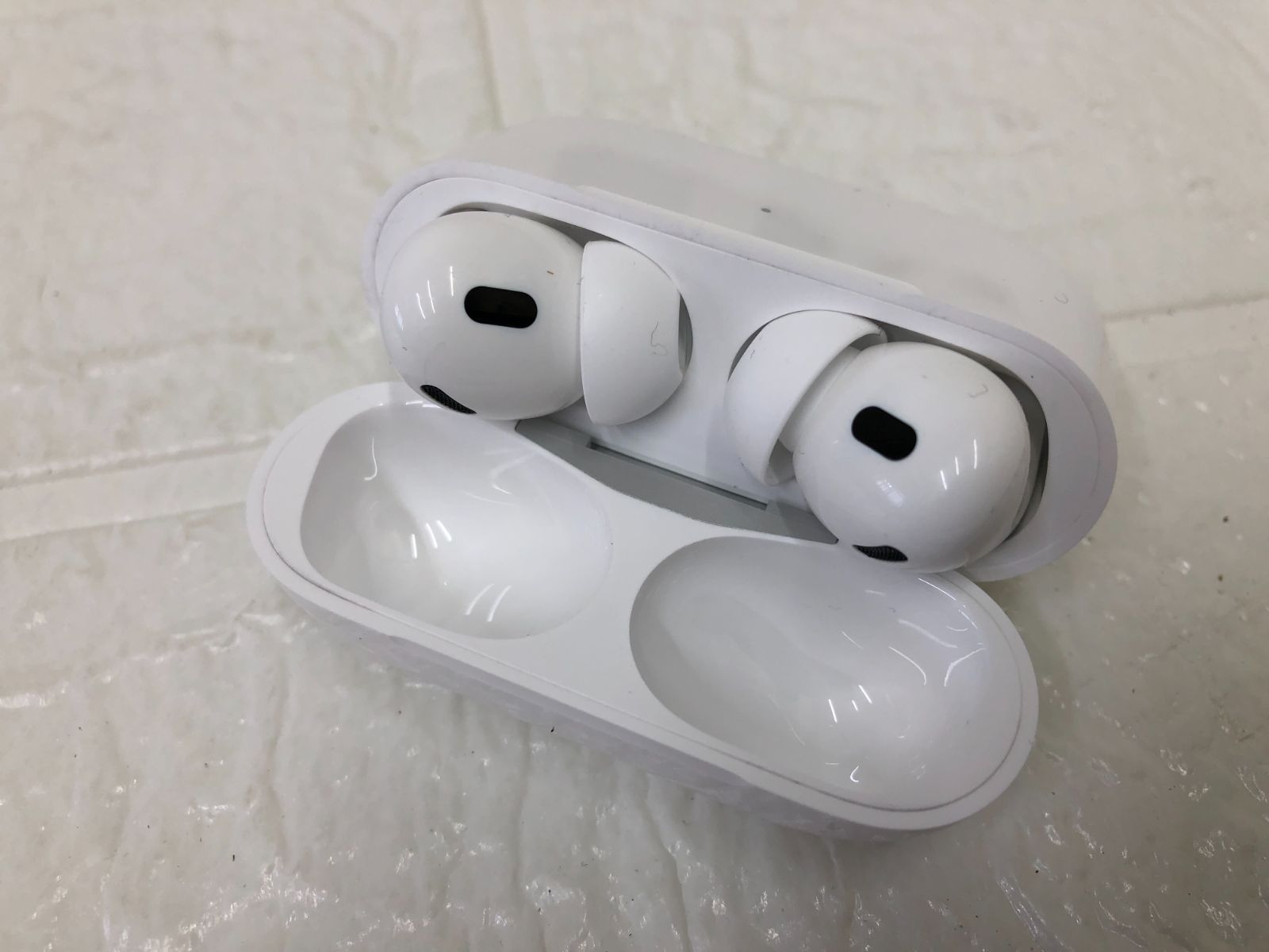 H AirPods
