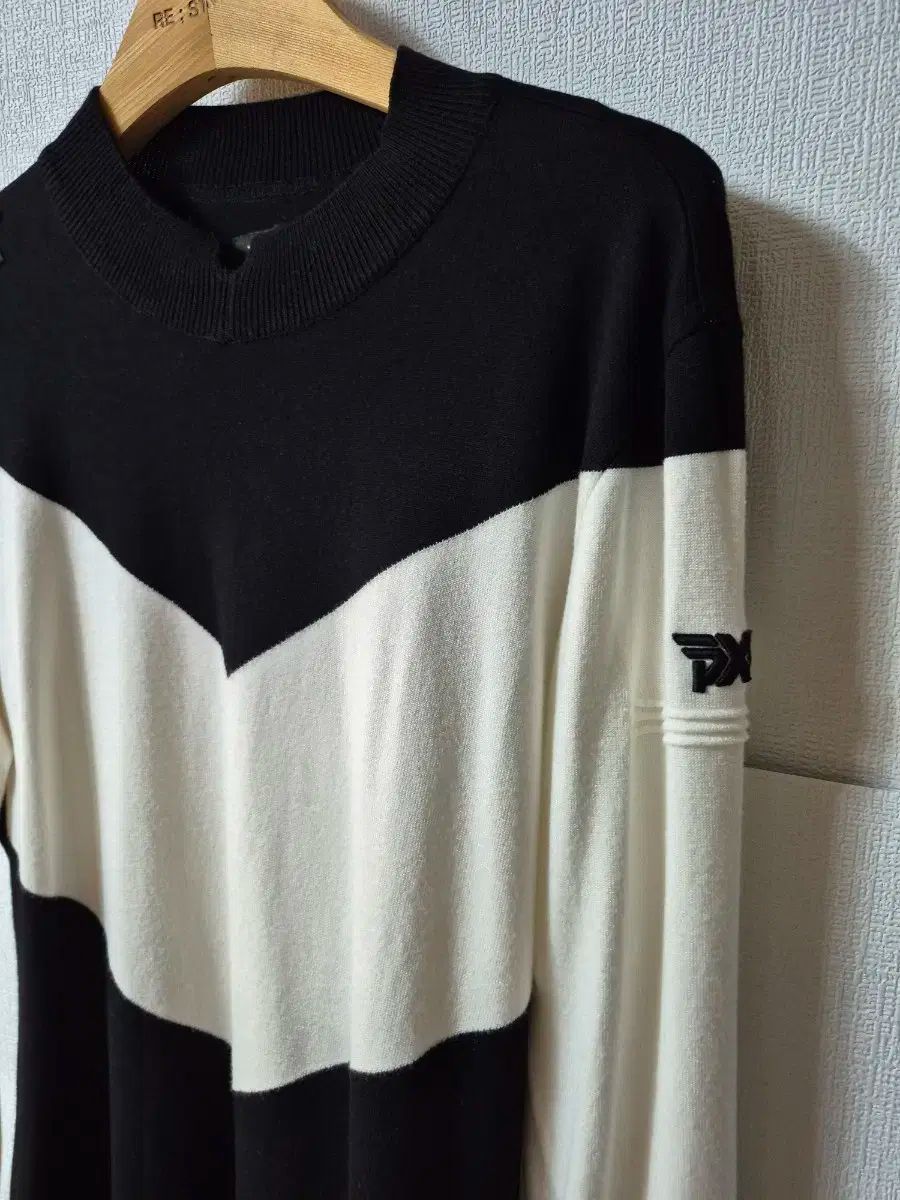 PXG ブラック アン ホワイト ゴルフ ニット