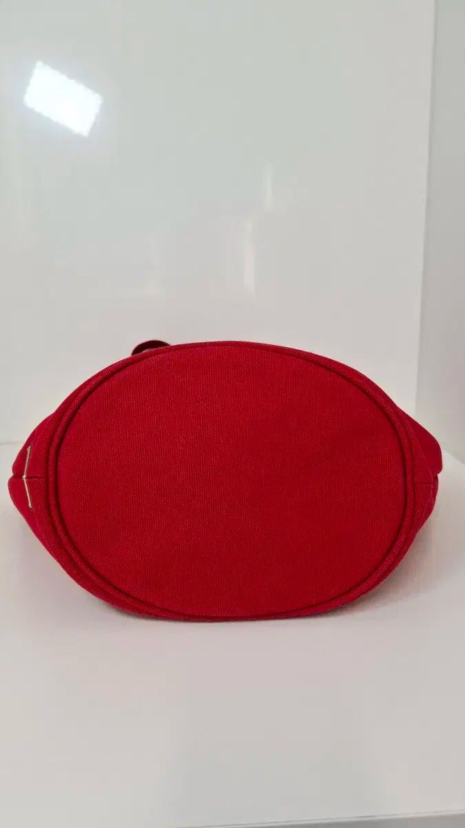 レッド バケットバッグ