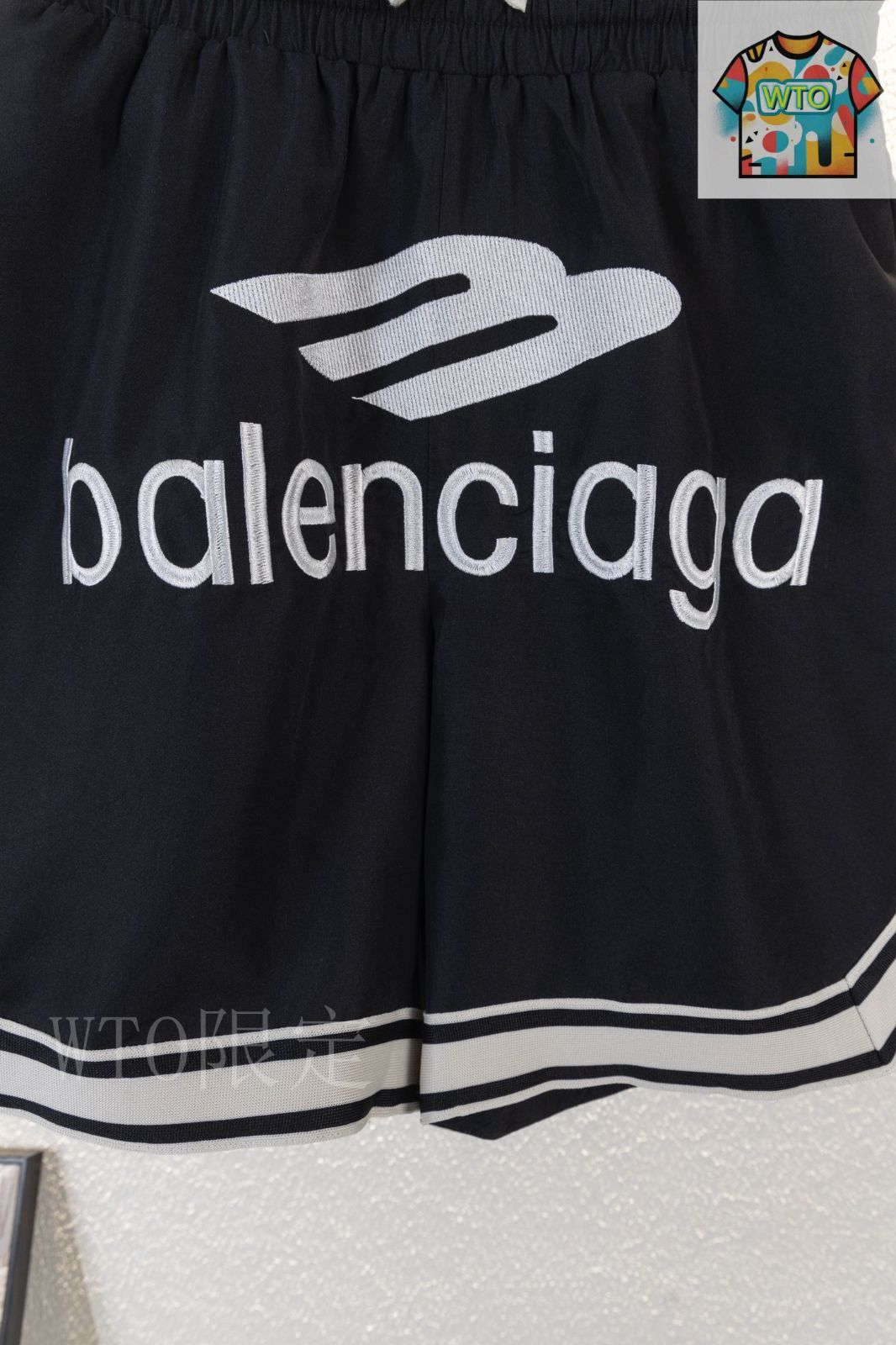 BALENCIAGA ロコ刺繍フティ 813406TRVW1 1000 shirt with rhinestone logo Balenciaga