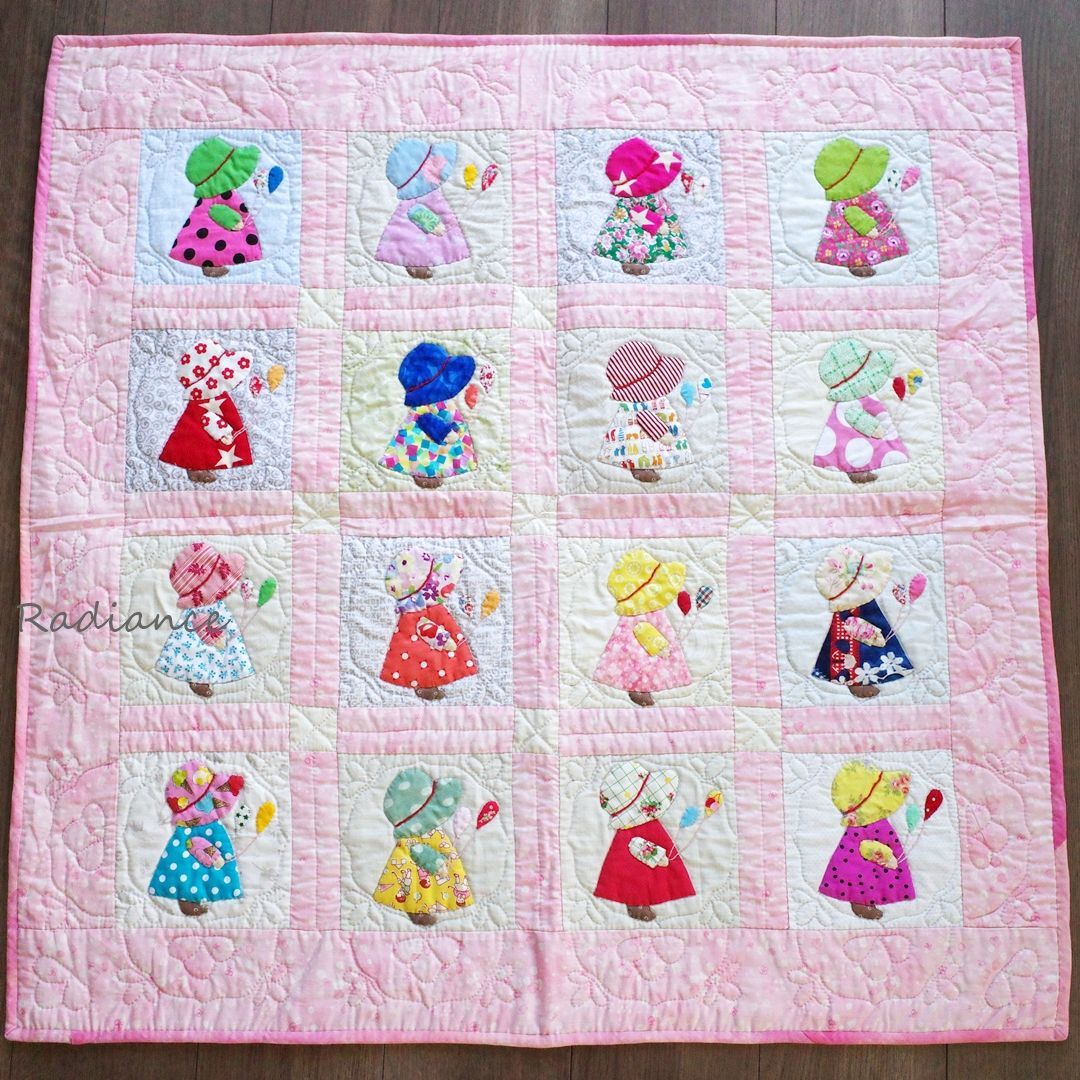 ☆ハンドメイド パッチワークキルト ドレスデンのタペストリー（ピンク