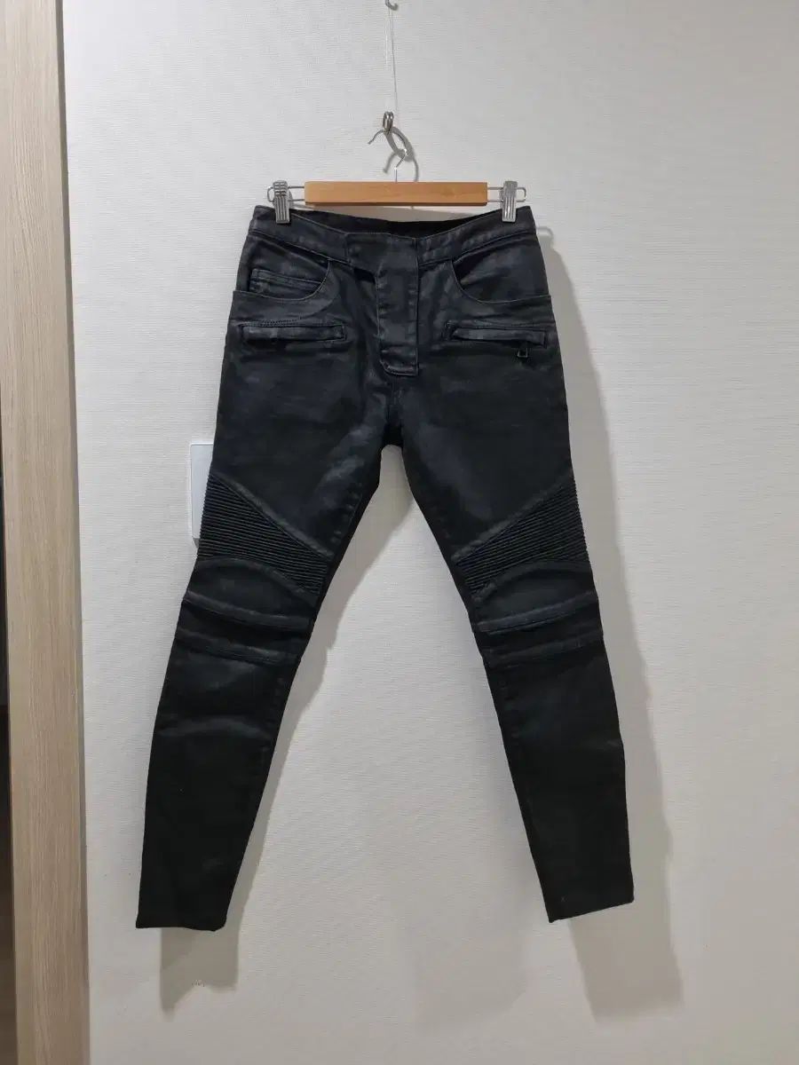 BALMAIN バルマン ブラックジーンズ ズボン