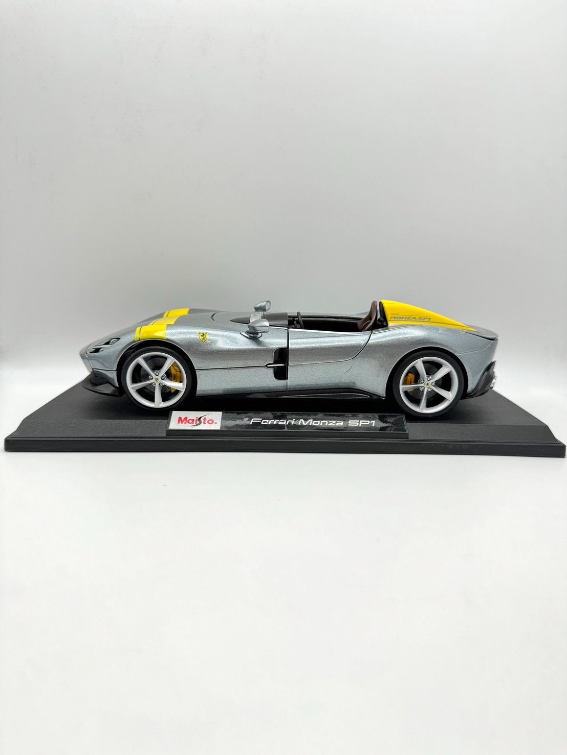Maisto 1/18 Ferrari Monza SP1 シルバー/イエロー マイスト