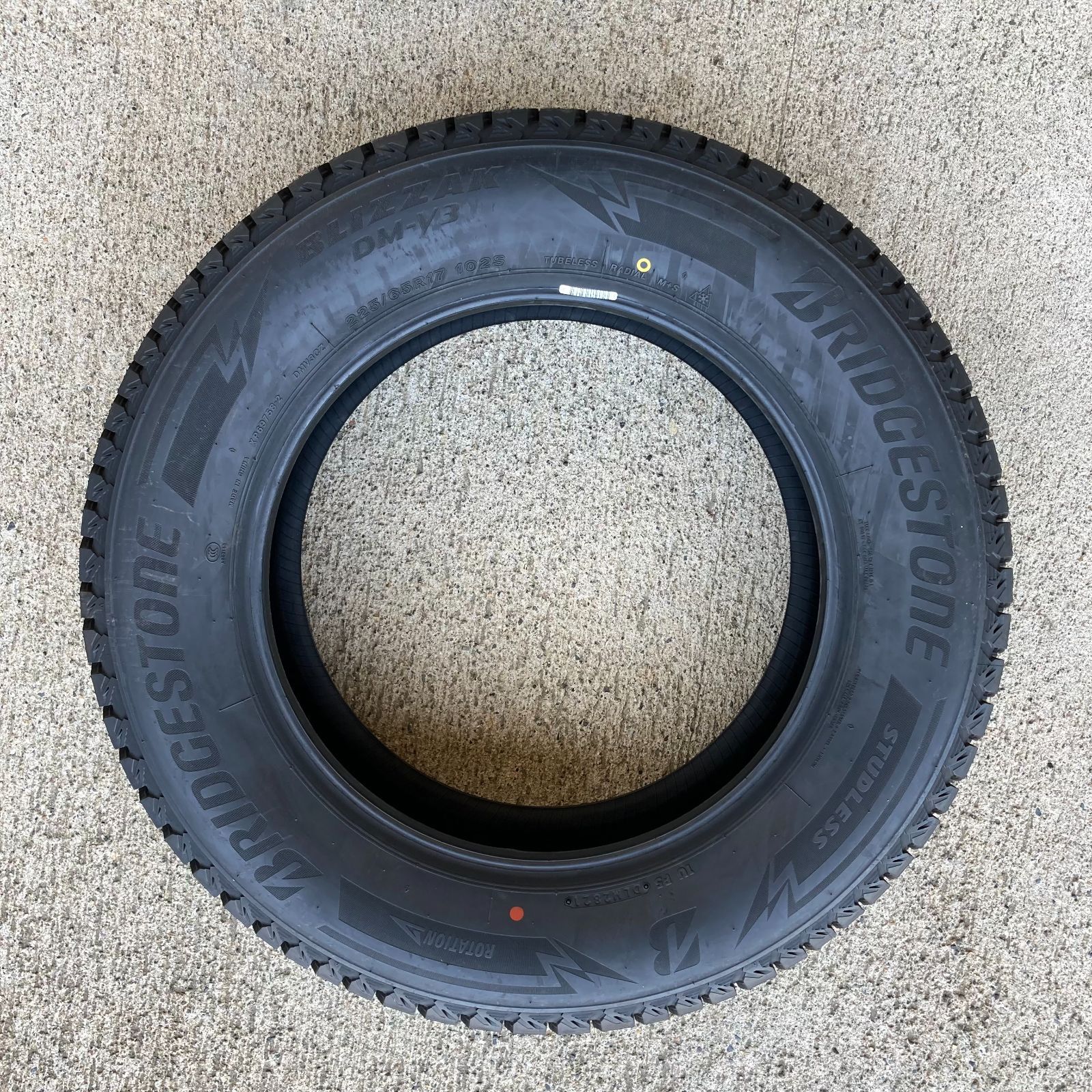 225⁄65R17 ブリヂストン ブリザック DM-V3 中古タイヤ 225/65R17 2021 