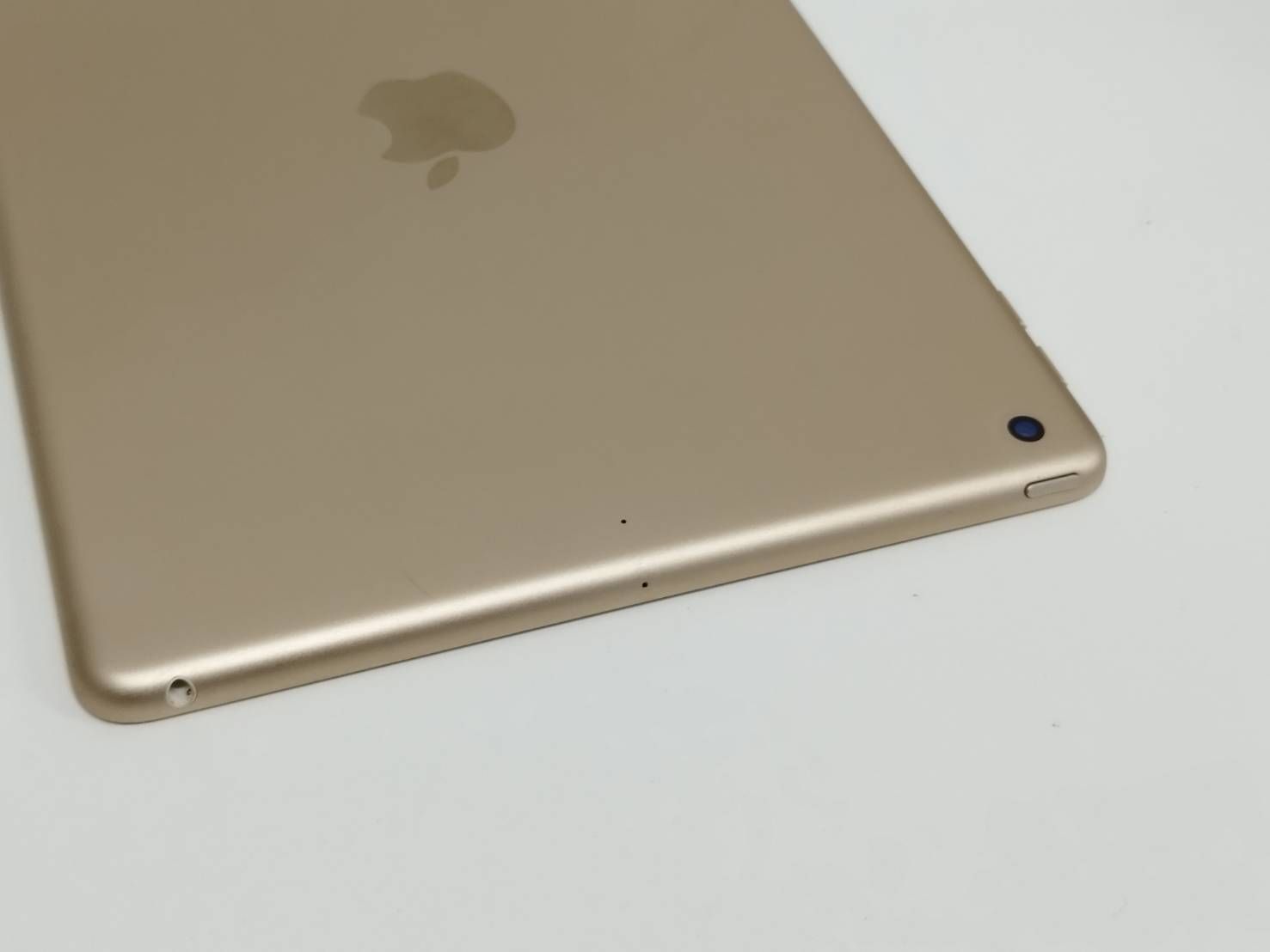 Wi-Fiモデル】iPad 第5世代/32GB/A1822〈MPGT2J/A〉