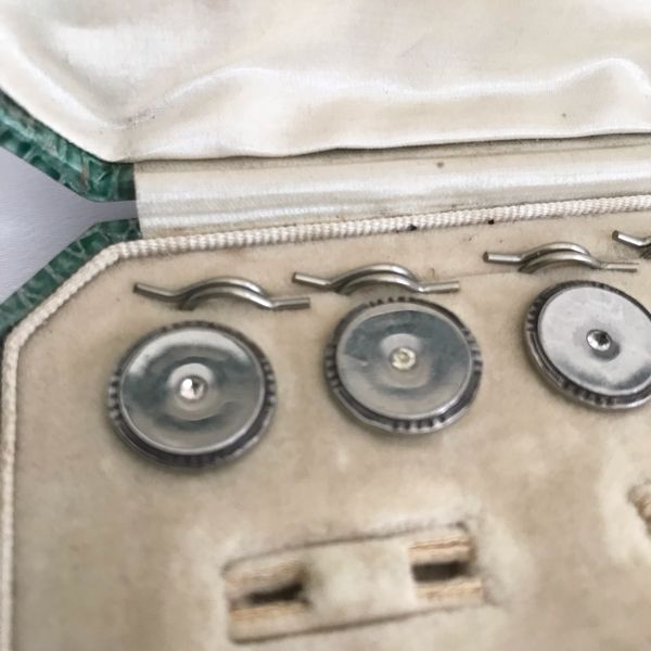 c1900 Studs in box 箱入りボタン 1900年代UKアンティーク c1900 Studs in box 箱入りボタン 1900年代UKアンティーク