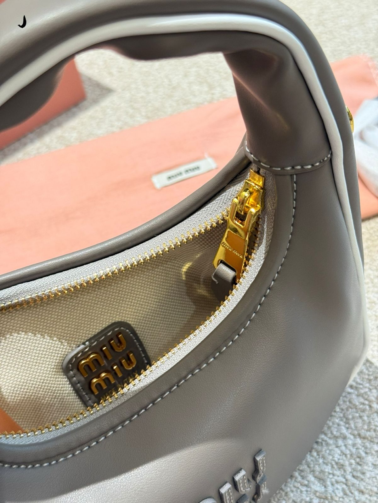 今日特価】Miu Miu 2025 New Bags クラシックカラー & トレンドモデル