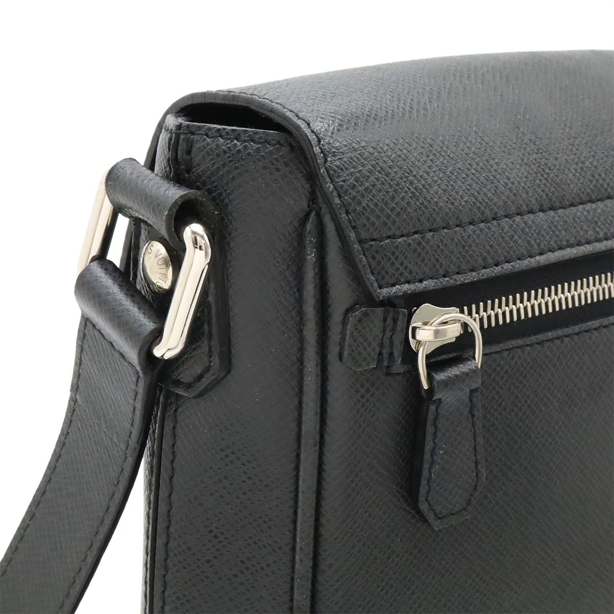 LOUIS VUITTON ルイ ヴィトン タイガ ルカ ショルダーバッグ