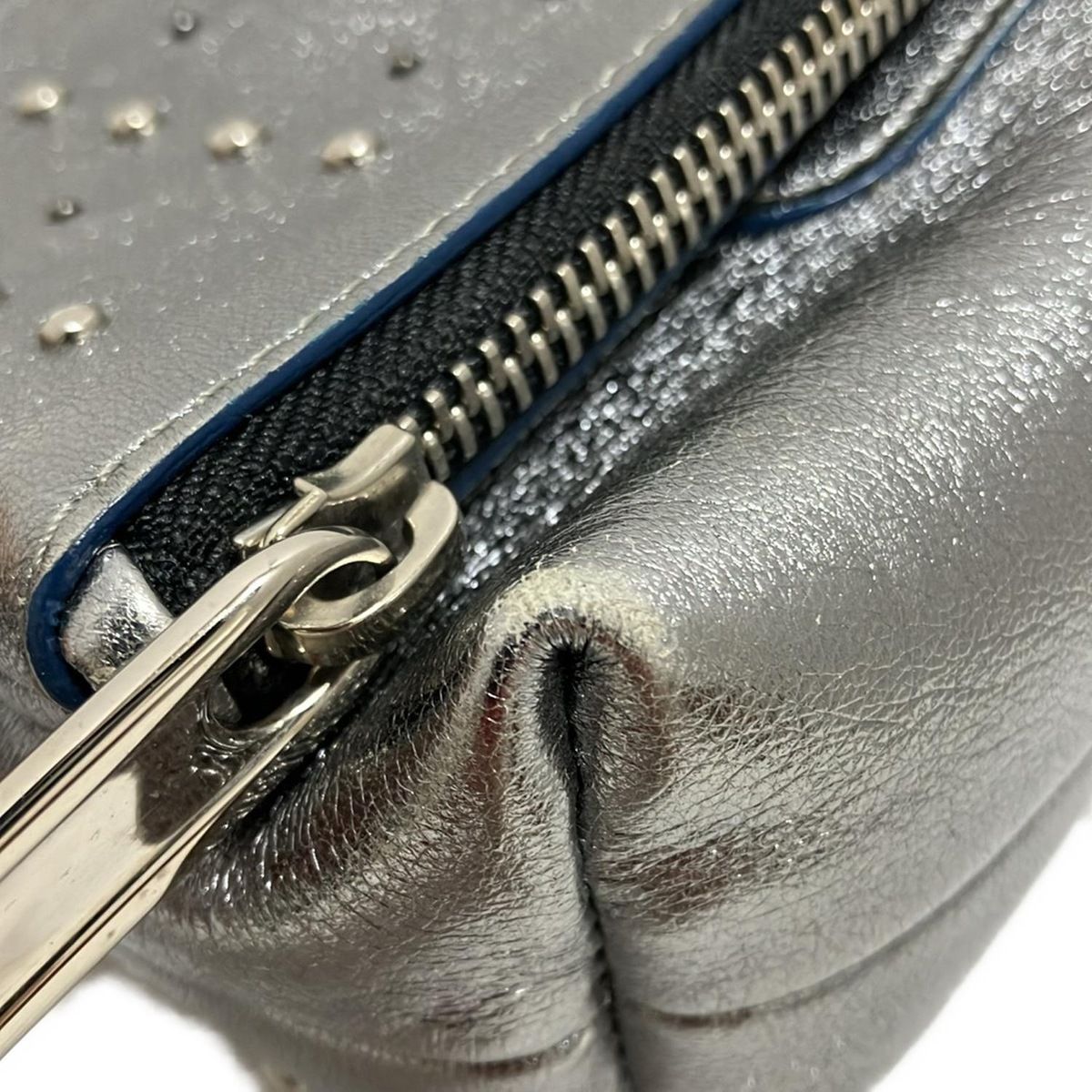 JIMMY CHOO(ジミーチュウ) クラッチバッグ - シルバー スタッズ JIMMY CHOO(ジミーチュウ) クラッチバッグ - シルバー スタッズ