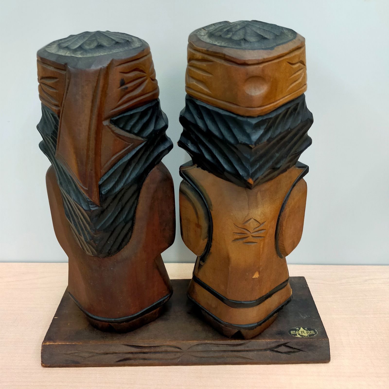 工芸品 民芸品 木彫り ペア 人形 2点セット 台座付き - メルカリ