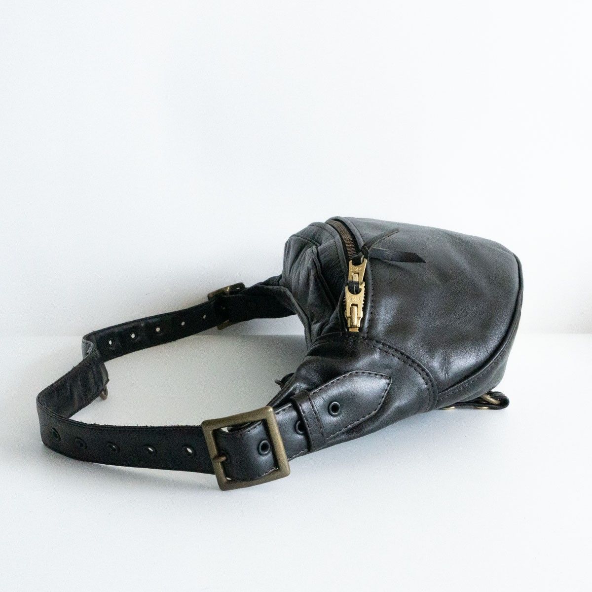 美品】KADOYA HEAD FACTORY【レザー ウエストバッグ】ブラック