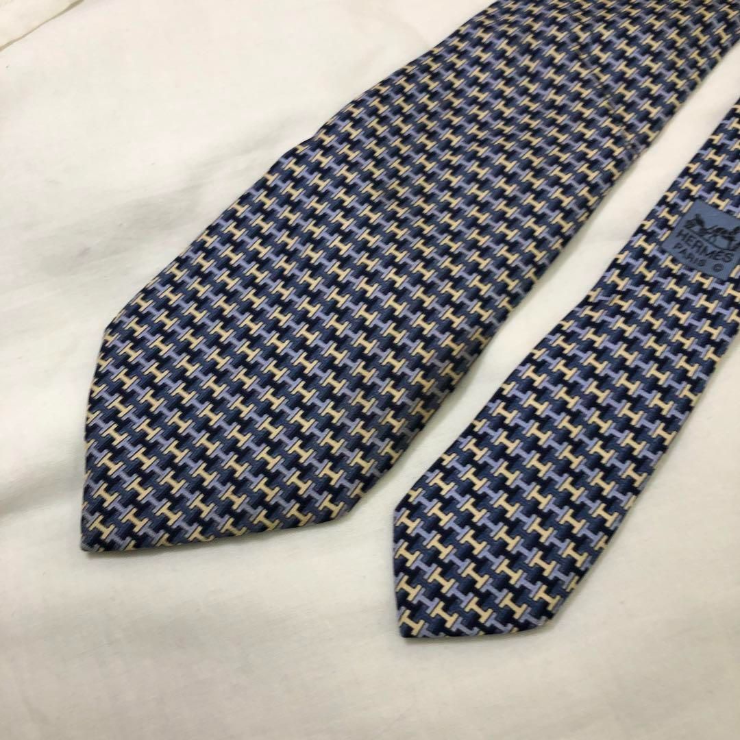 HERMES エルメス　ネクタイ　ロゴ　総柄　ブルー エルメス HERMES 総柄 9cm ブルー シルク ネクタイ 青 – HOUBIDOU