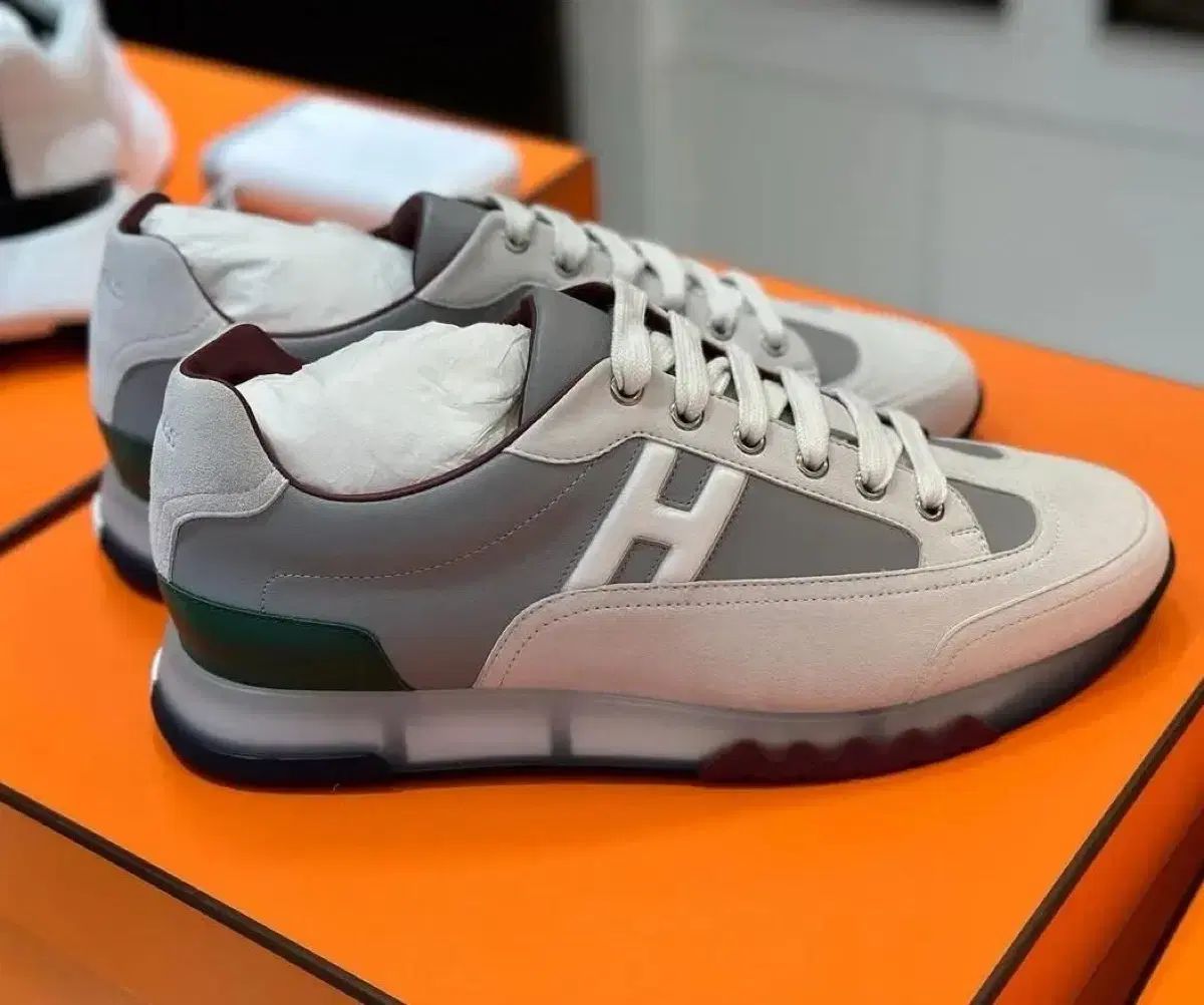42 HERMES(エルメス) トレイル スニーカーズ