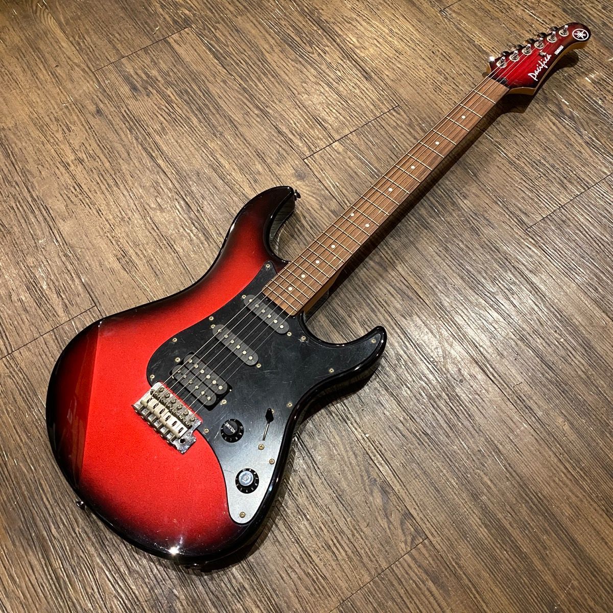 カスタム つら For Yamaha Pacifica EG 112 Pac112V Style ギターピックガード (4プライレッドトー