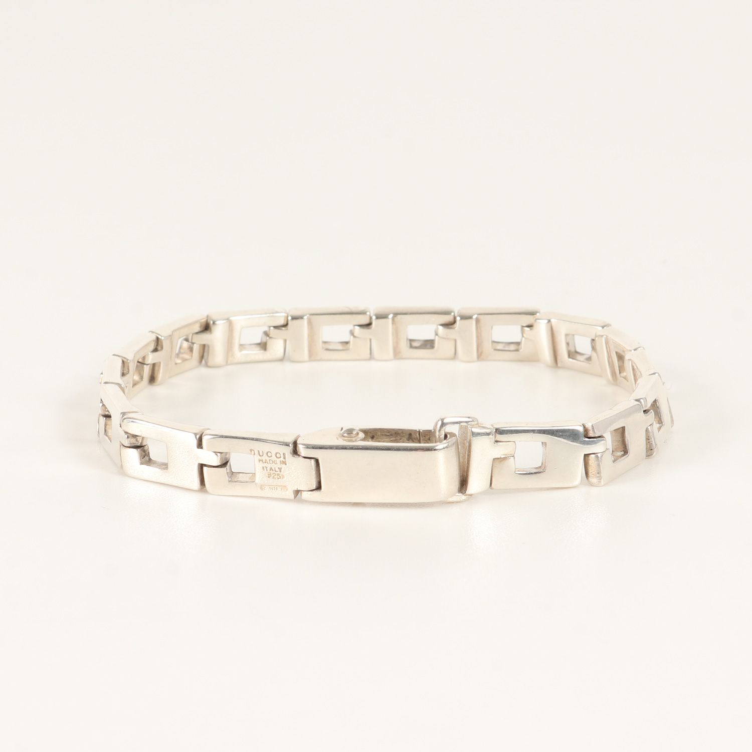 グッチ Gシェイプ プレート ブレスレット シルバー 925 GUCCI グッチ Gシェイプ リンク ブレスレット G Shaped Bracelet