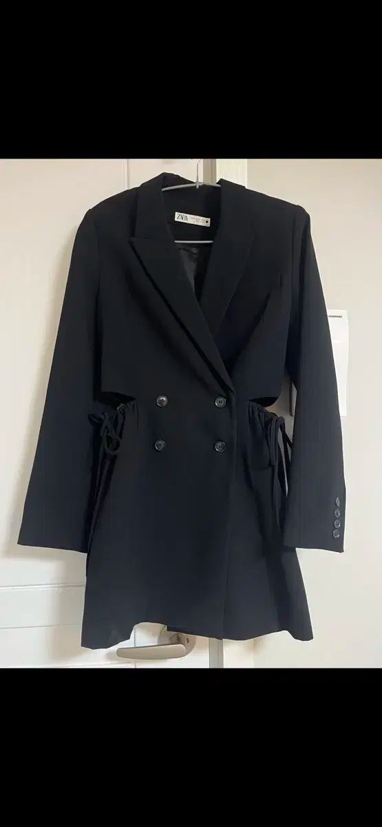 ZARA ザラ ブラック カットアウト ブレーザー ONE PIECE S 着用画像 多いです