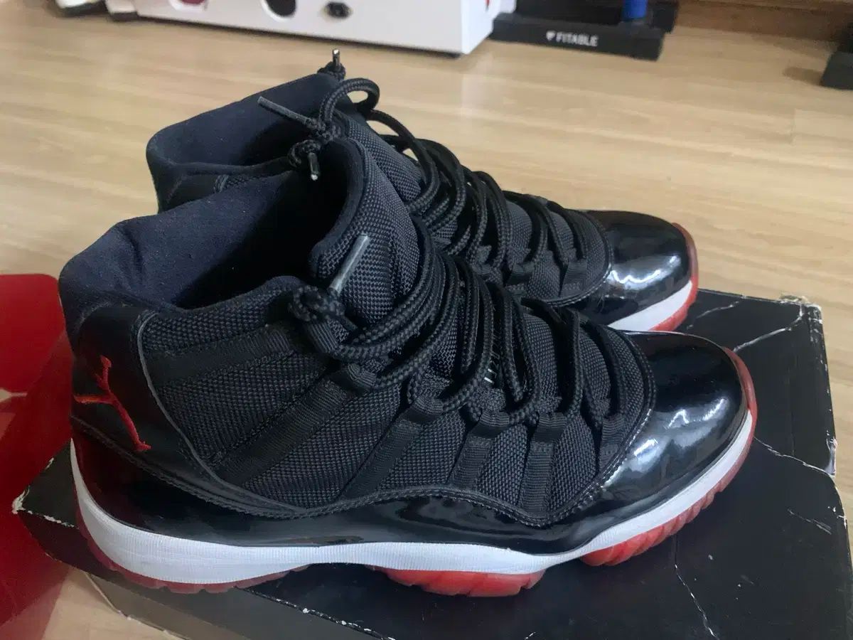 280 NIKE(ナイキ) ジョーダン 11 レトロ ブレーザー