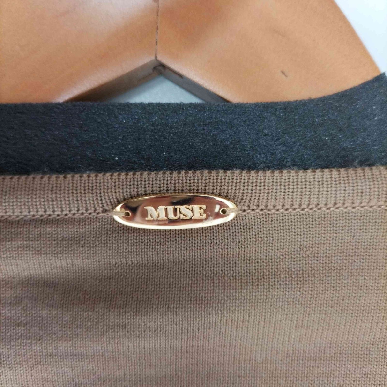 【美品】ミューズドゥーズィエムクラス　FF30クルーネックカーディガン　金ボタン DEUXIEME CLASSE - ドゥーズィエムクラス FF30 クルーネック