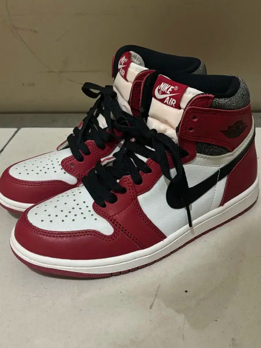 NIKE(ナイキ) ジョーダン 1 レトロ ハイ シカゴ 240
