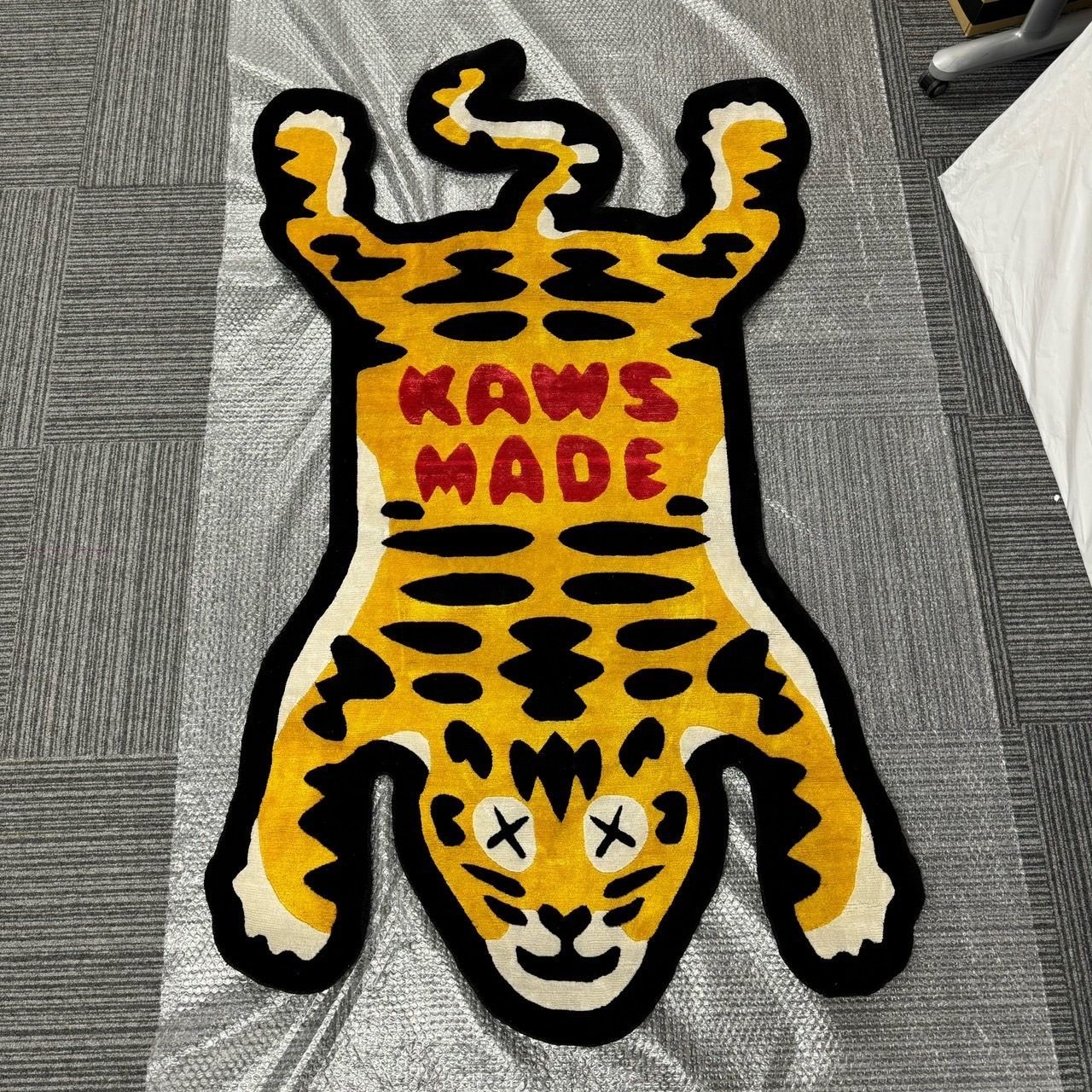 KAWS Human Made Tiger Silk Rug カウズ ヒューマンメイド タイガー シルク ラグ マット 中古 - メルカリ