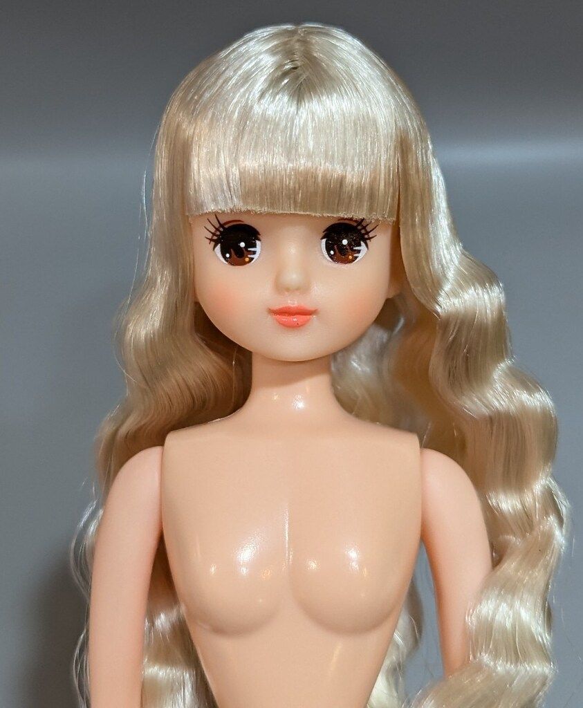 リトルファクトリー リカちゃんキャッスル おたのしみドール あきちゃん ホワイトシルバー ソバージュ