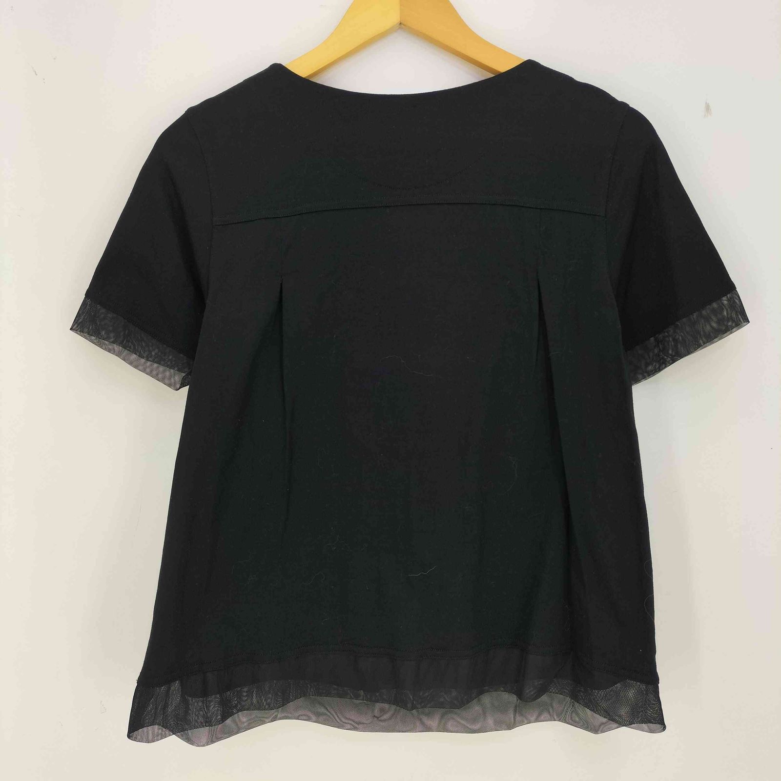 ★新品未使用★タグ付きBibiy.フラワー刺繍 ブラック フレアトップス ☆新品未使用☆タグ付きBibiy.フラワー刺繍 ブラック フレアトップス
