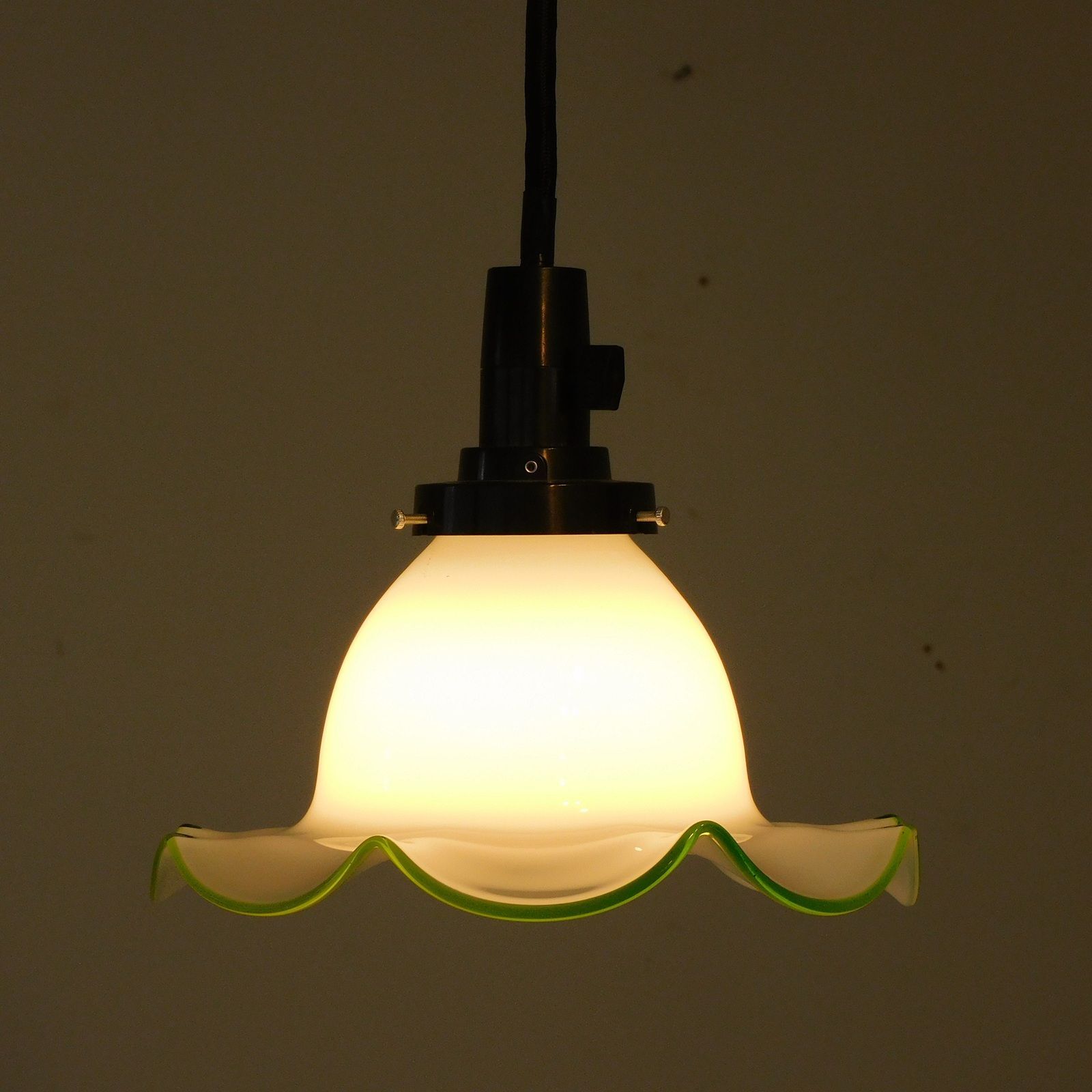 ふるいガラス電笠 フリル みどり縁 HK-a-05459 アンティーク 電傘 ランプシェード ランプセード 照明 シーリングライト