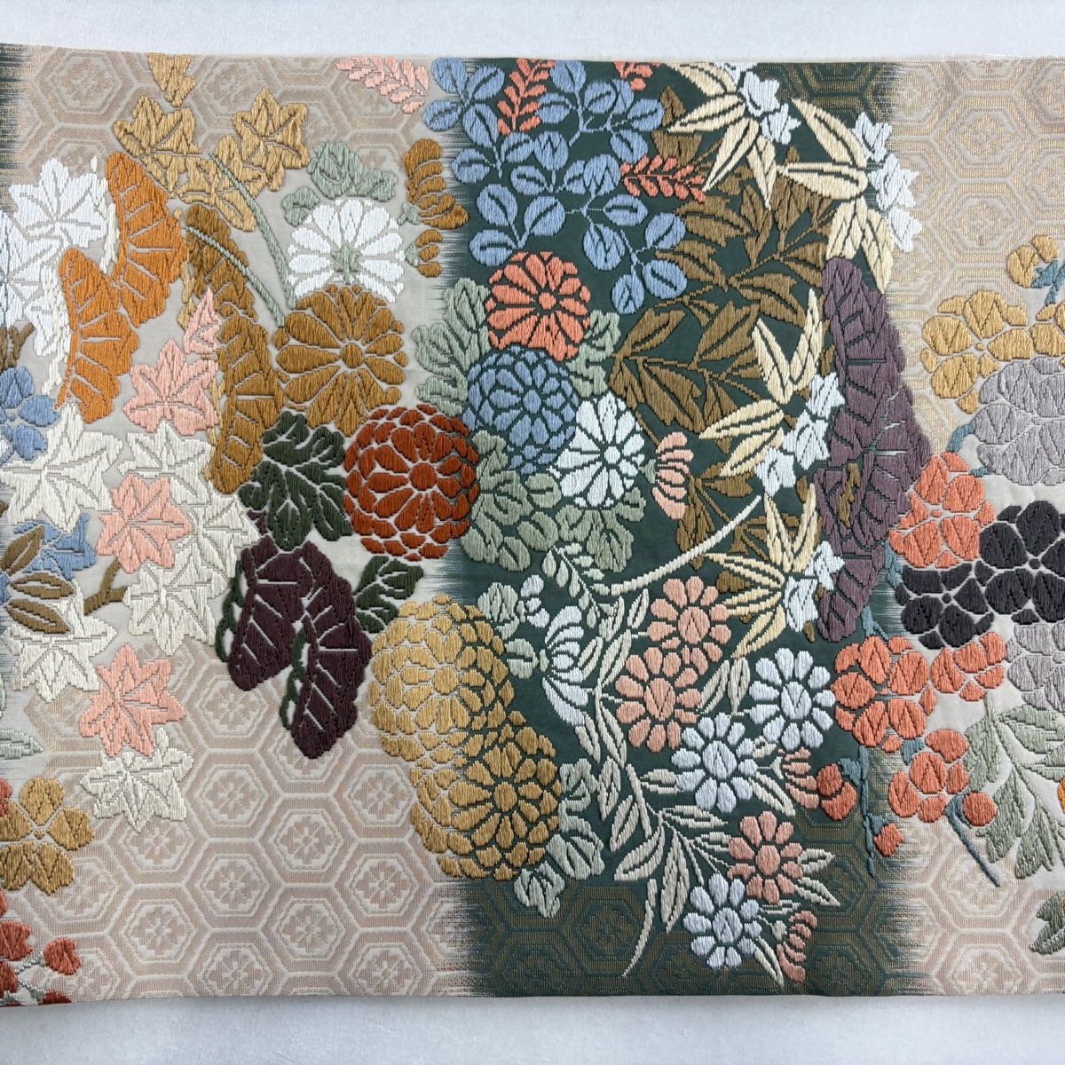 袋帯 美品 秀品 草花 亀甲 唐織 箔 クリーム 六通 正絹 【中古