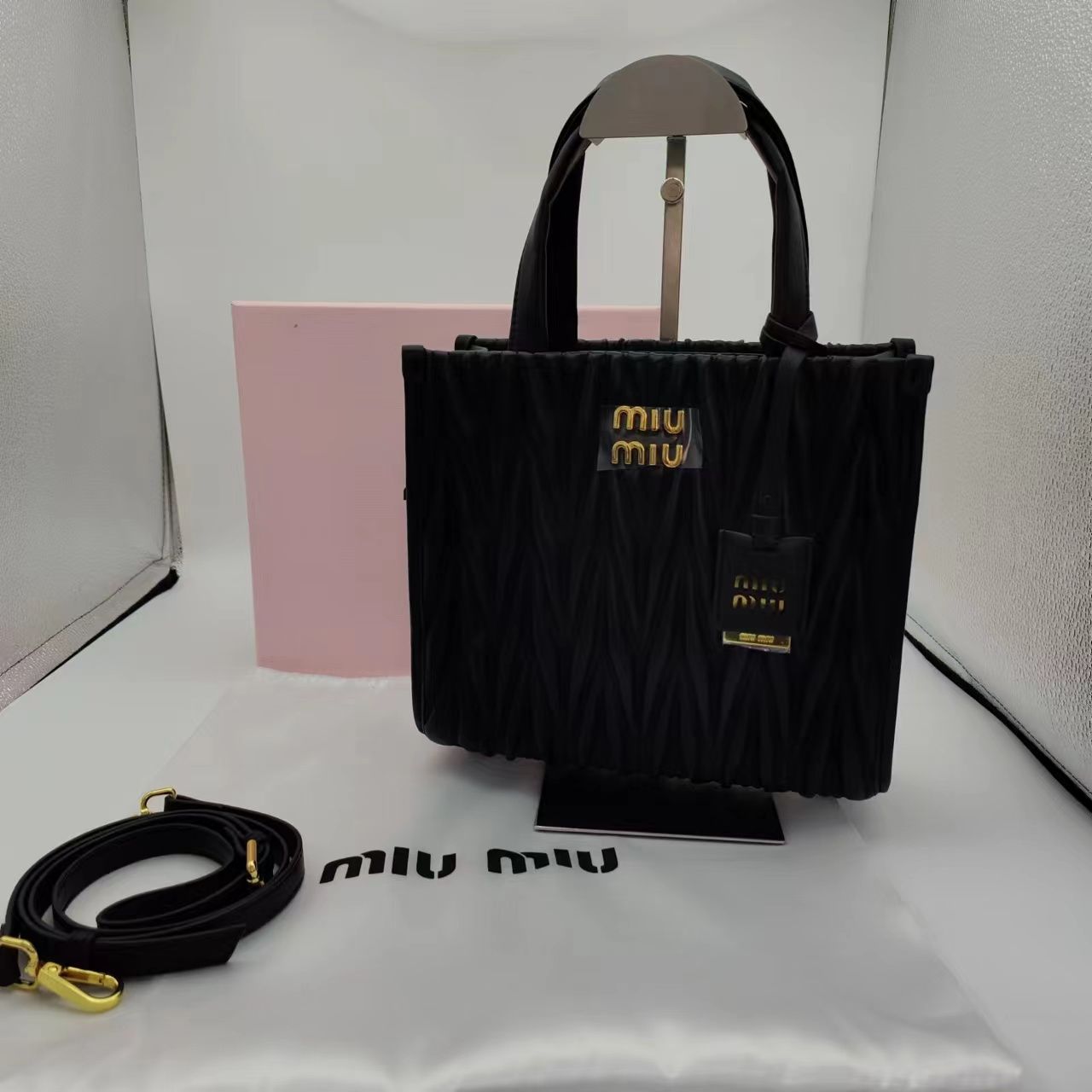 MIUMIU ハンドバッグ　ブラック