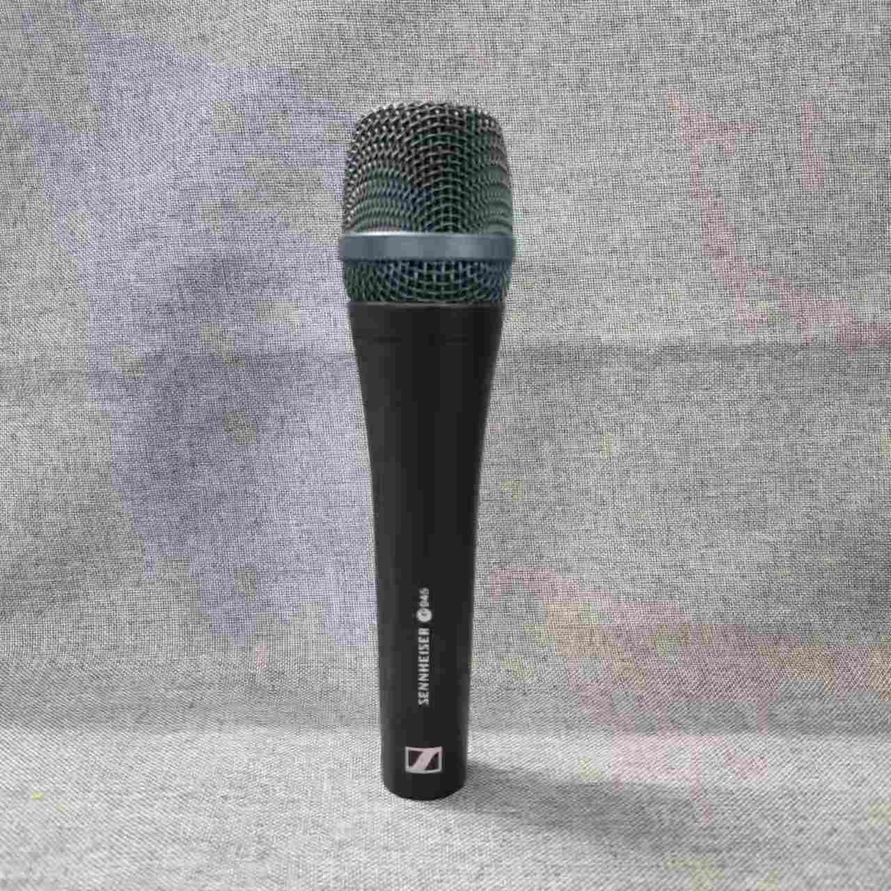 E945