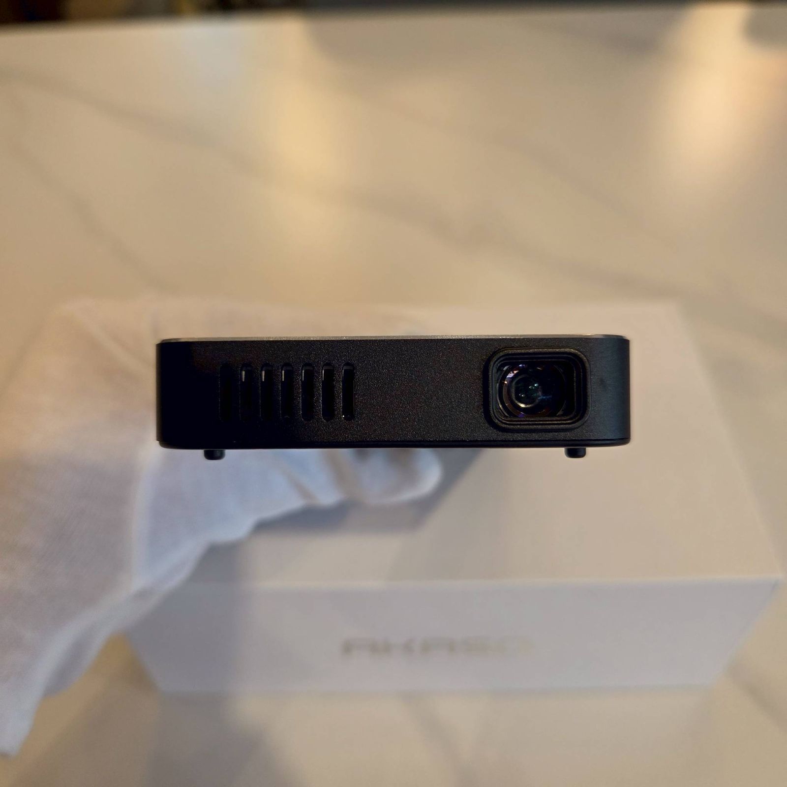 AKASO FOCUS Mini Video Projector ミニプロジェクター ビデオ