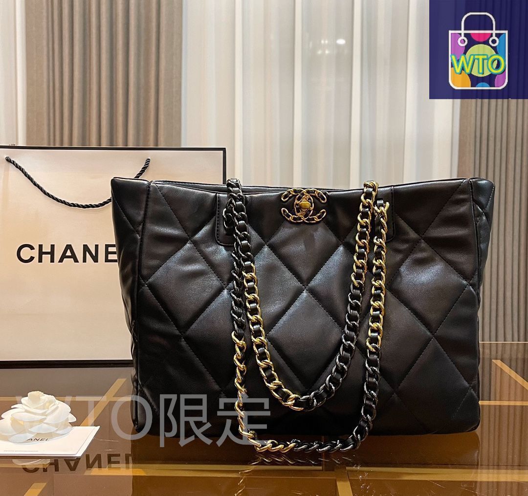 クールデザイン★【CHANEL】ショルダーバッグ スマホ以外にも♡【 CHANEL 】シャネル スマホホルダー 25C