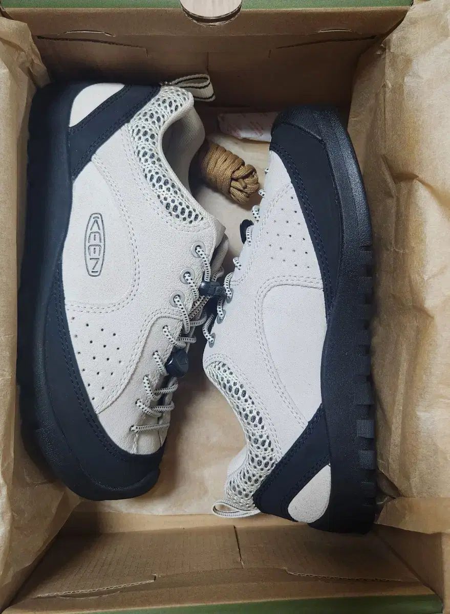 KEEN キーン ジャスパー スニーカーズ バーチ 黒 220