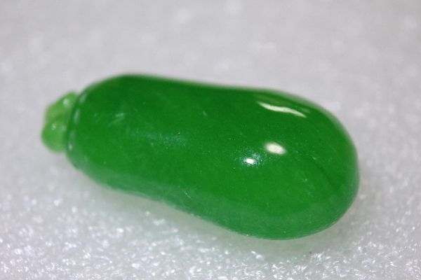 天然グリーン ヒスイ９２．１０ct ルース ★鑑別書付き 天然グリーン ヒスイ92．10ct ルース ☆鑑別書付き - メルカリ