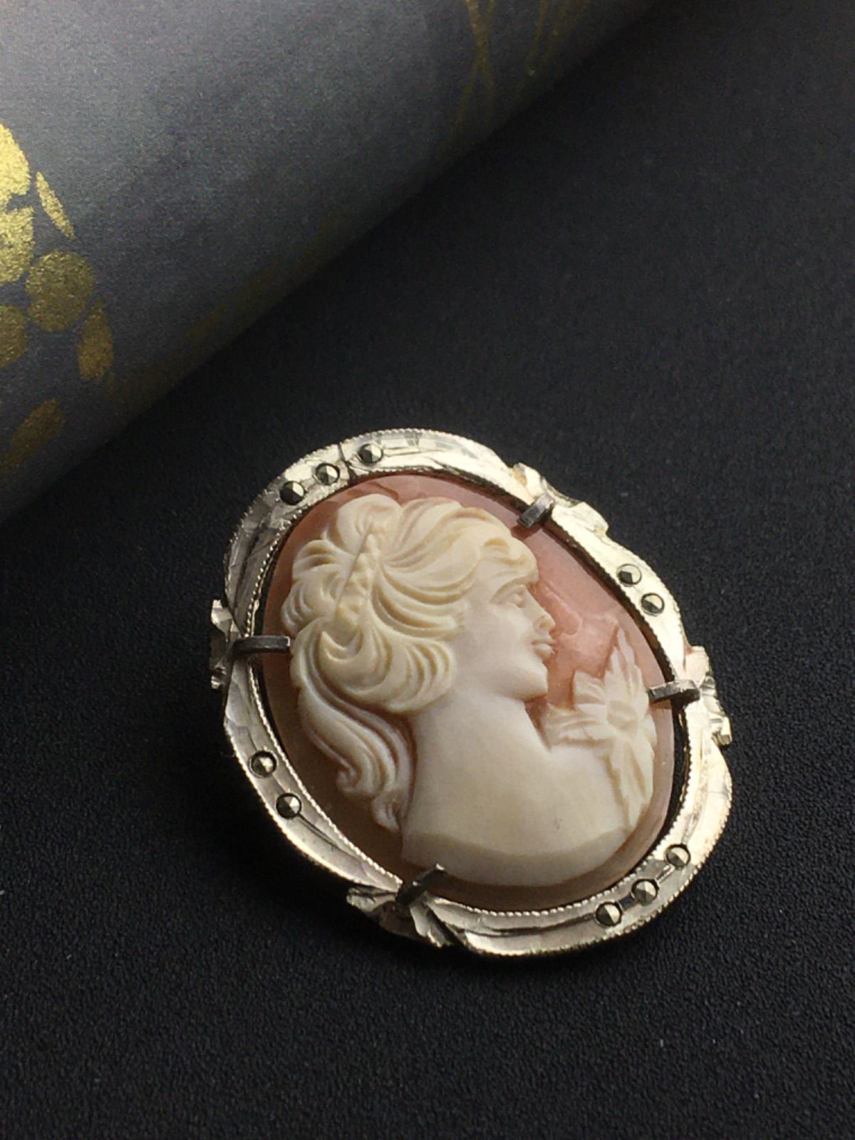 アンティーク 800銀 シェルカメオ 2 WAY 繊細彫刻 マルカジットの輝き