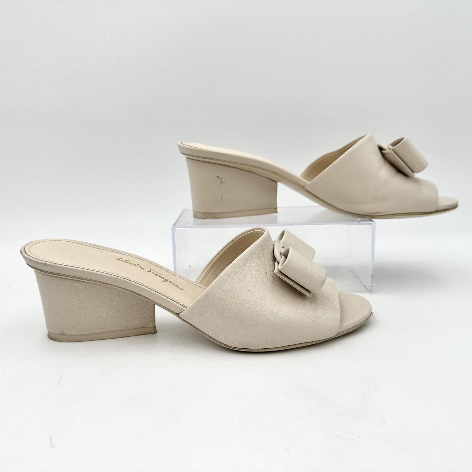 ■希少■ Ferragamo サンダル ヴァラリボン オフホワイト 1033T □希少□ Ferragamo サンダル ヴァラリボン オフホワイト 1033T