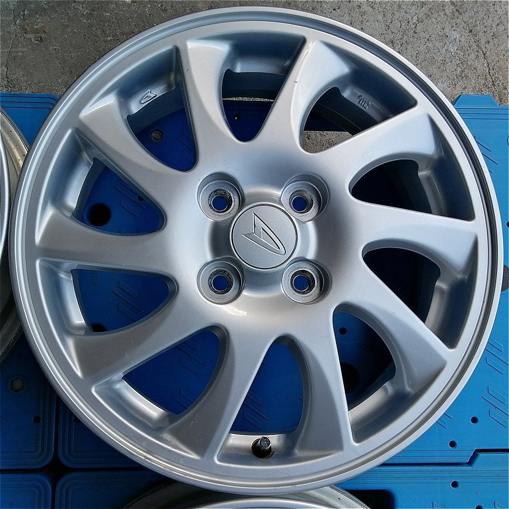 15インチ 純正アルミ