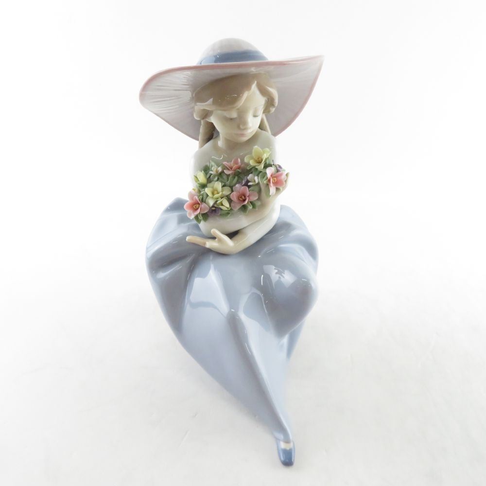 LLADRO リヤドロ 5862 花の香りに包まれて フィギュリン 置物 陶器人形 女性 フラワー 西洋陶磁 SU5145V - メルカリ