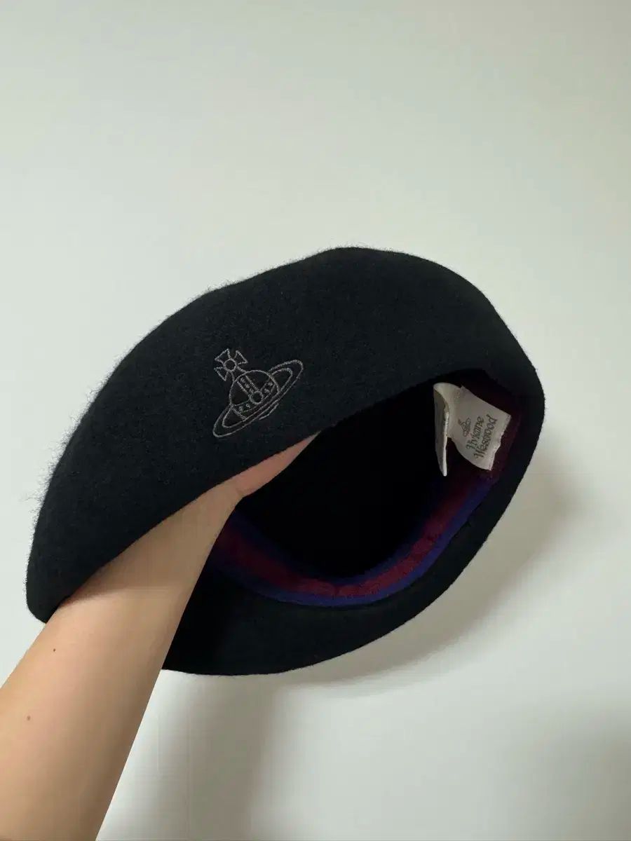 Vivienne Westwood 黒 ベレー帽 Vivienne Westwood / オーブ刺繍ベレー