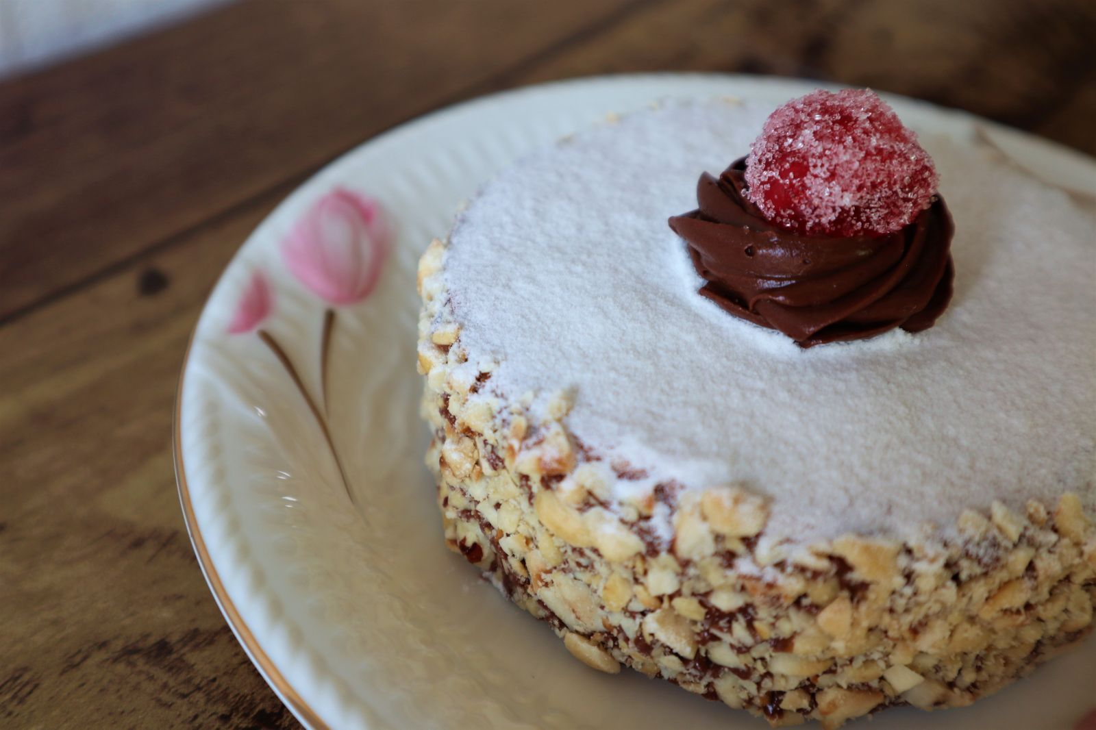 ドゥケッサ　～パルマの女公～（チョコとヘーゼルナッツのリキュールクリームケーキ)  Duchessa
